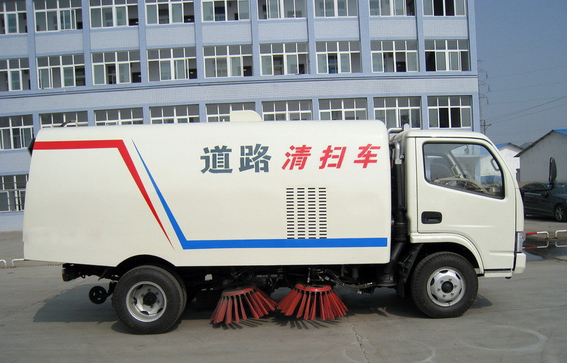 扫路车